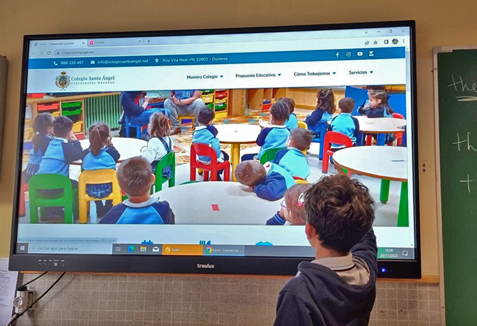 Monitores interactivos Traulux en la educación plurilingüe integrada 